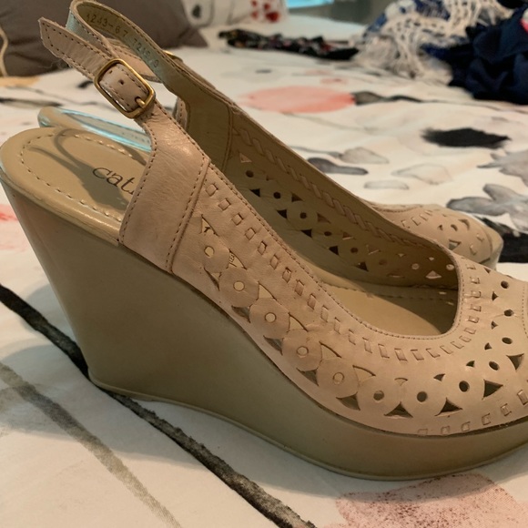 Cathy Jean Wedges - Picture 2 of 3